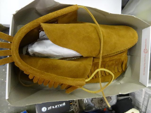 lot 66 image: Size 12 Minnetonka moccasin...