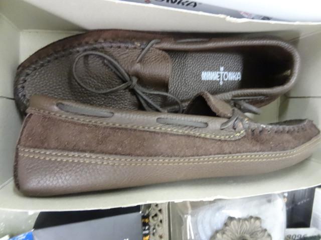 lot 69 image: Size 11 Minnetonka leather shoe...
