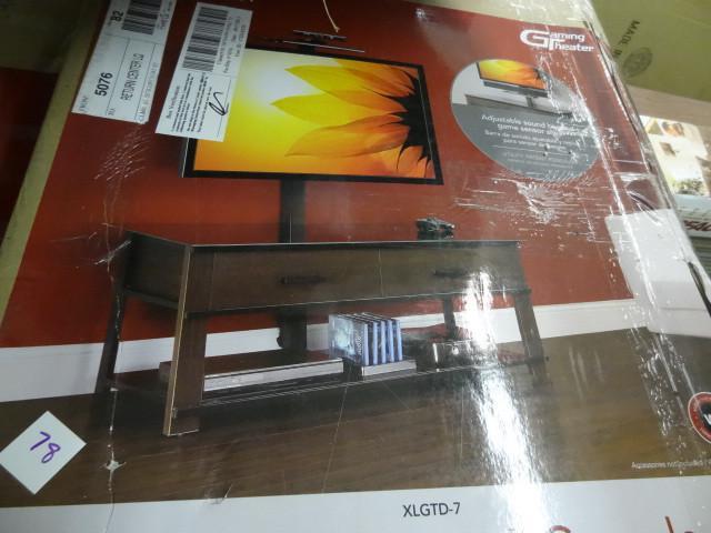 lot 78 image: Whalen XLGTD-7 gaming theatre conso...