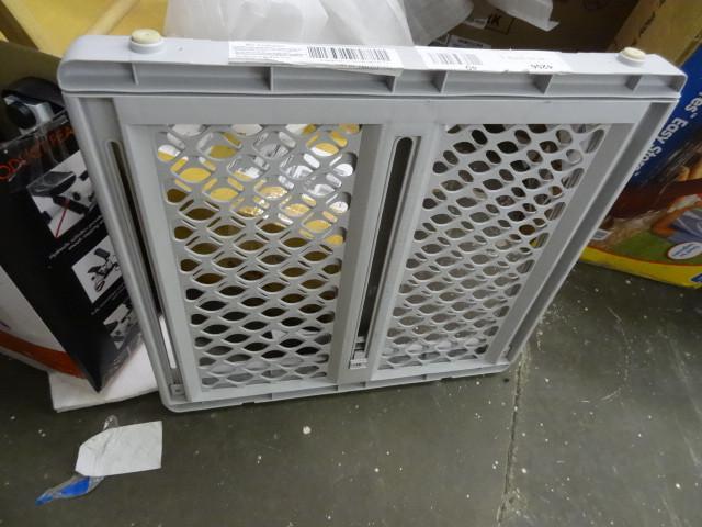 lot 92 image: Doorway baby  dog gate....