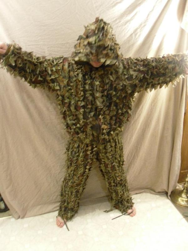 lot 16 image: 2 Piece Ghillie Suit