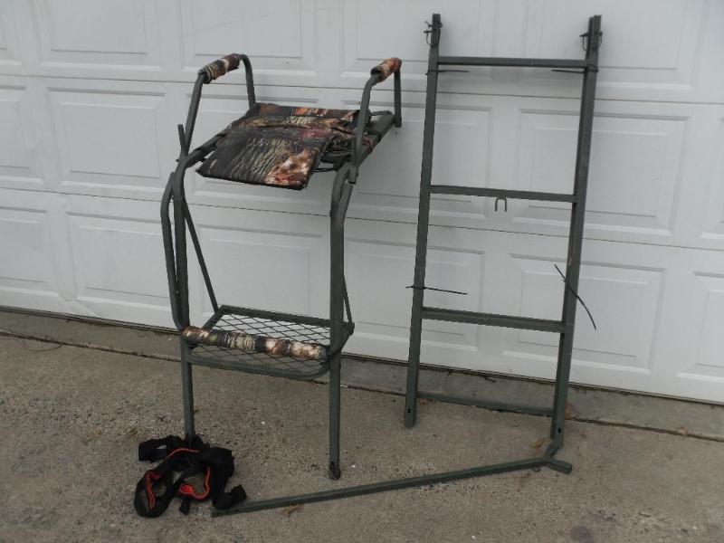 lot 3 image: Gander Mountain Ladder Style Tree Stand
