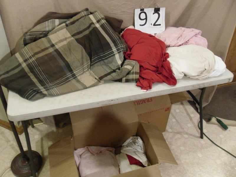 lot 92 image: Full Size Comforter and Large Assor...