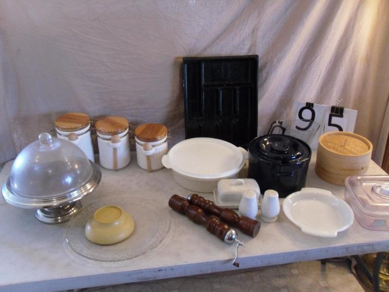 lot 95 image: Lot of Assorted Kitchen Items. Cake...