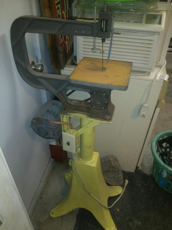 Vintage standing scroll saw, works...