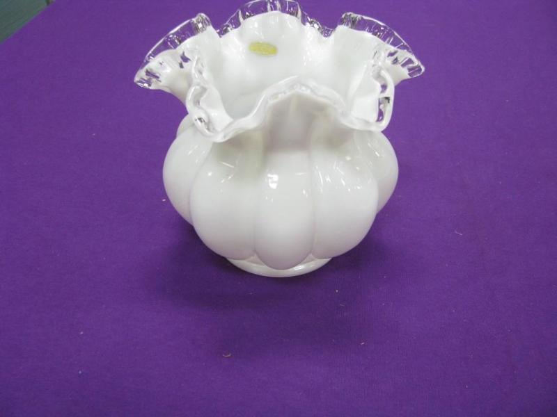 vintage hand made Fenton ruffled va...