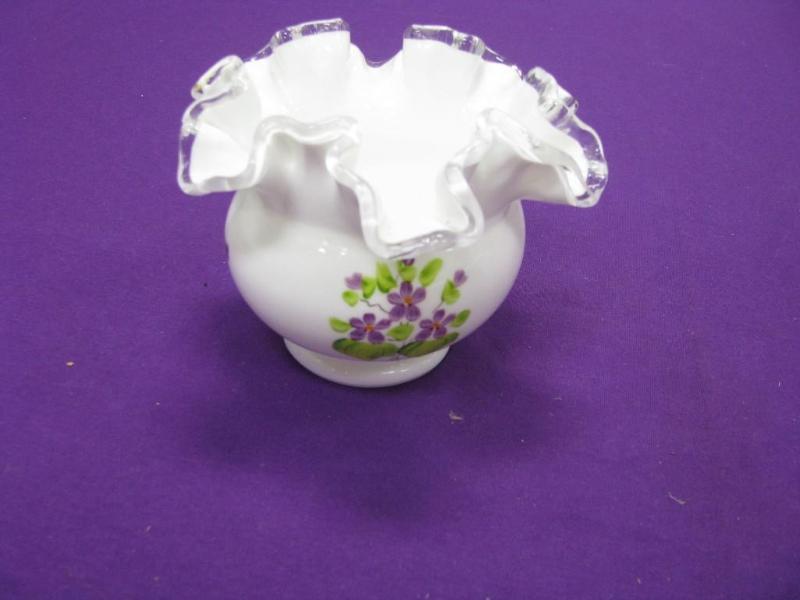 vintage hand made Fenton ruffled va...