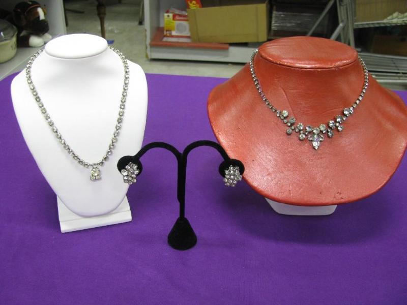 one pair of earrings and two rhines...