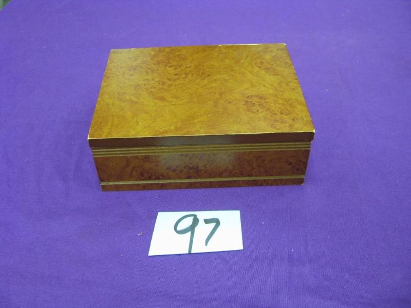 jewelry box with contents 4pr of e...