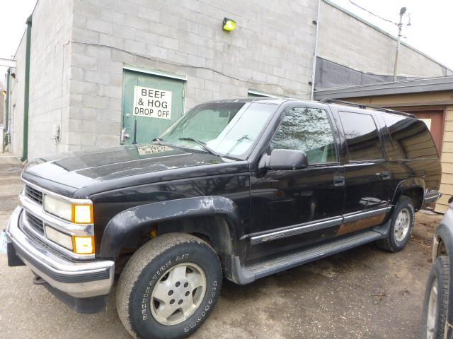 lot 1 image: 1995 Chevrolet Suburban Vehicle Typ...