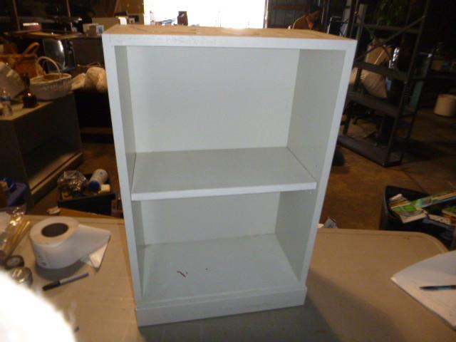 lot 137 image: White Shelf 19" W X 9 12"...