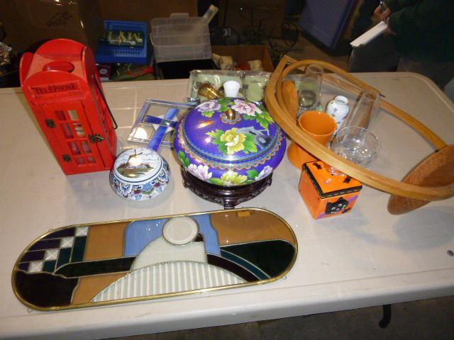 lot 161 image: Lot of Miscellaneous Decorations...