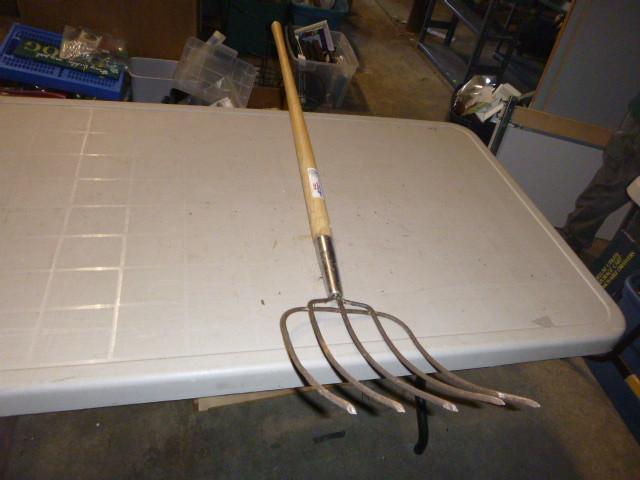 lot 184 image: Pitch Fork...