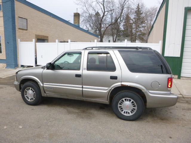 lot 2 image: 2000 GMC jimmy Vehicle Type Multip...