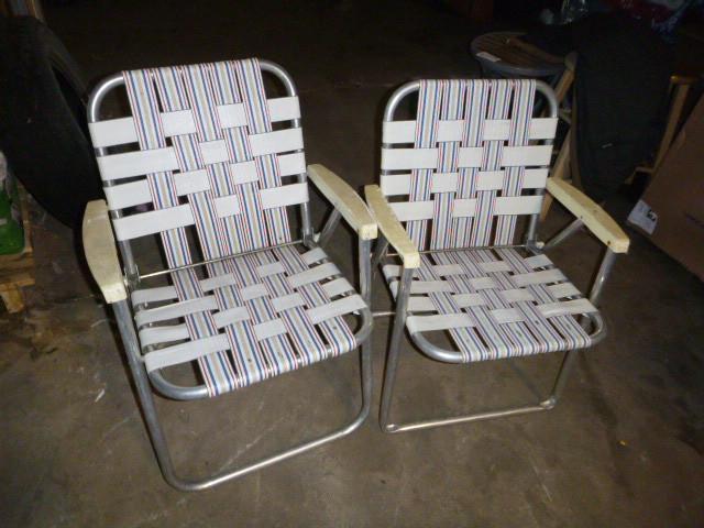 lot 206 image: 2 Folding Lawn Chairs...