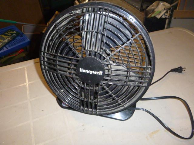 lot 220 image: Honeywell 2 Speed Fan...