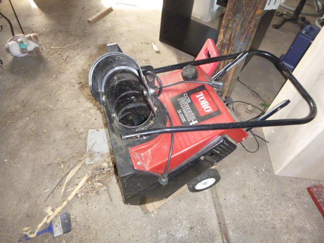 lot 224 image: Toro Snowblower CCR Powerlite-E 84-...
