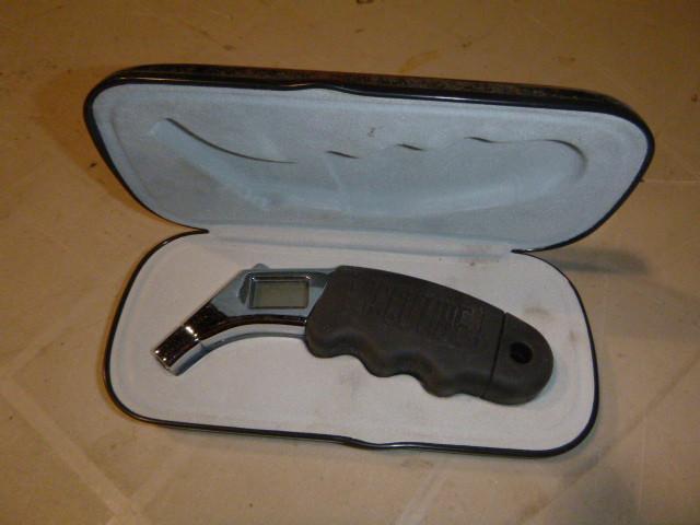 lot 263 image: Accutire Digital Pressure Gauge wit...