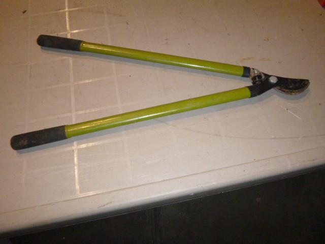 lot 264 image: 26" Pruner...