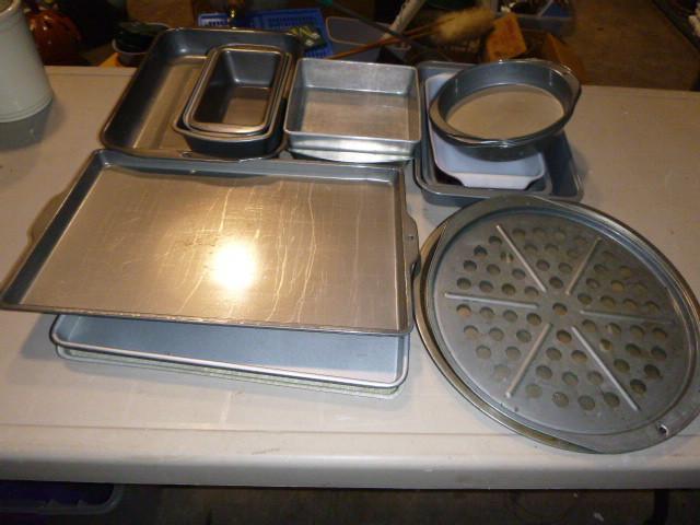 lot 269 image: Miscellaneous Bakeware...
