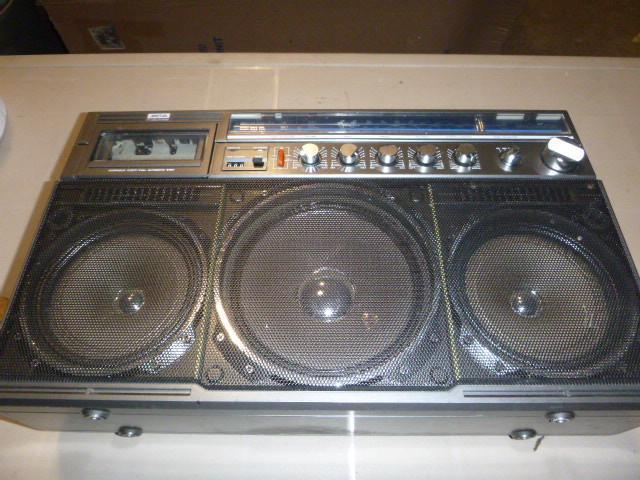 lot 27 image: Large Magnavox Boom Box Missing cor...