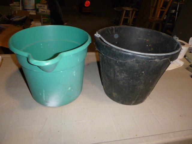 lot 281 image: 2 Pails...