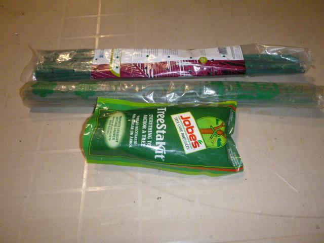 lot 282 image: 2 Packs of Bamboo Plant Stakes and ...