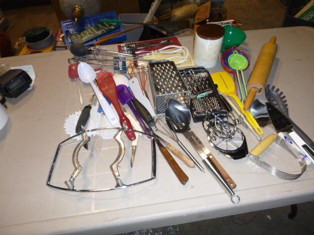lot 289 image: Miscellaneous Kitchen Utensils and ...
