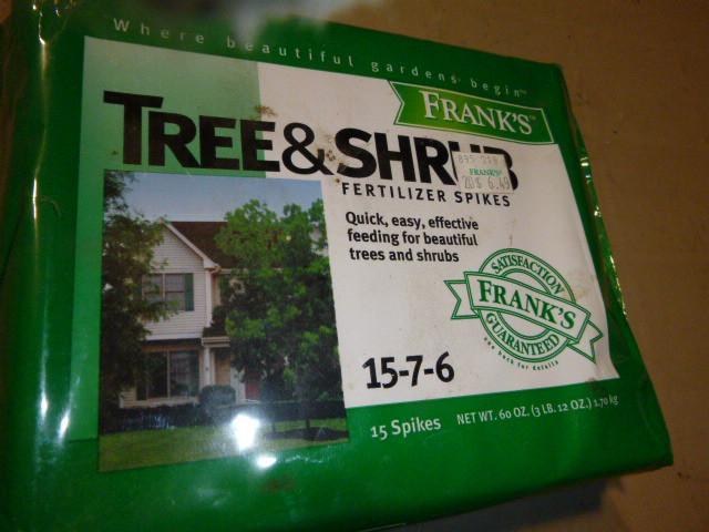 lot 303 image: Franks Tree and Shrub 15-7-6 Ferti...