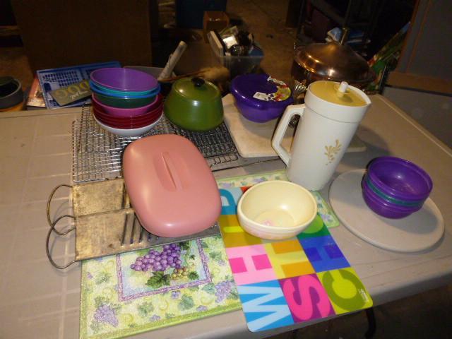 lot 307 image: Miscellaneous Kitchen Items...