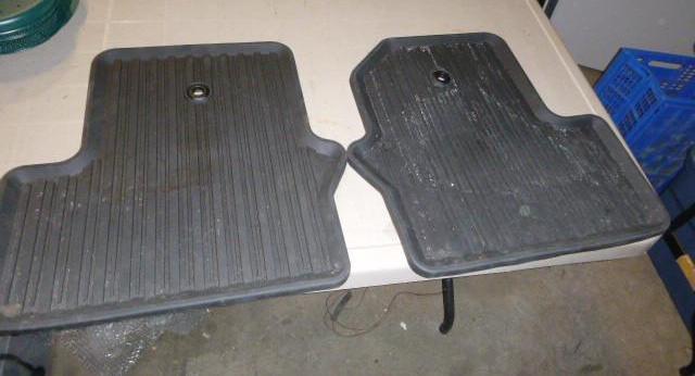 lot 326 image: 2 Car Mats...