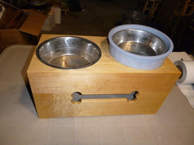 lot 328 image: Pet Feeder...