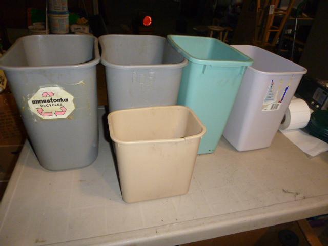 lot 329 image: 5 Trash Cans...
