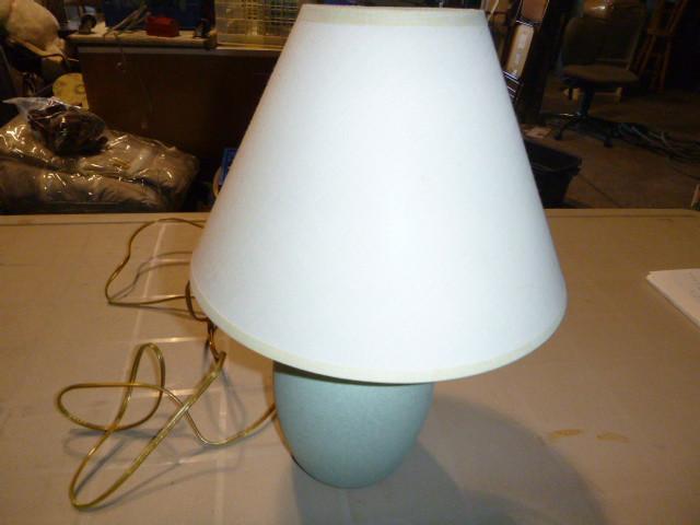 lot 55 image: Small Desk Lamp...
