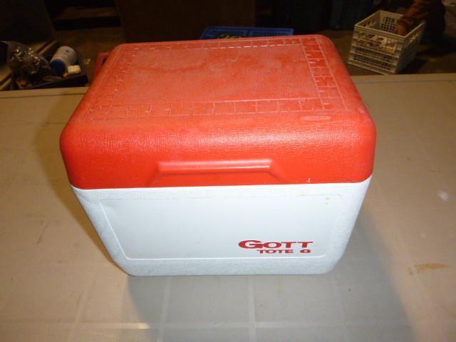 lot 68 image: Gott Tote 6 Cooler...