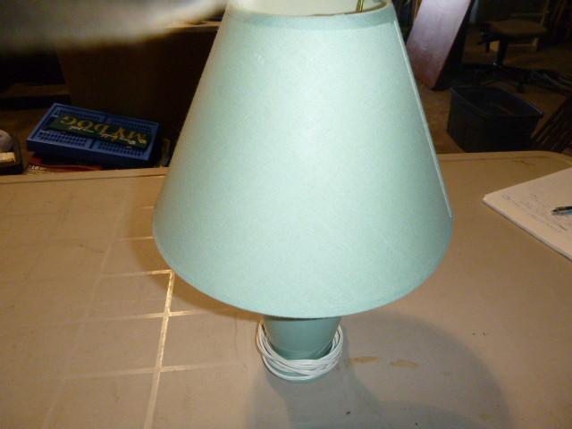 lot 81 image: Small Desk Lamp...