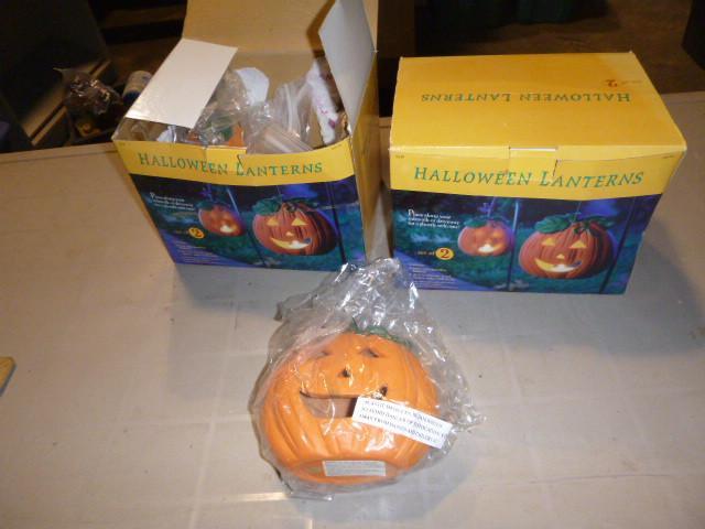 lot 96 image: 2 Boxes of Halloween Lanterns 2 Per...