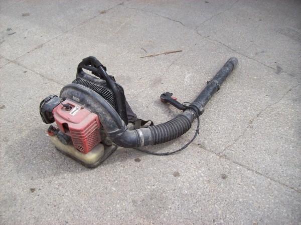 lot 12 image: Shindaiwa Commercial Leaf Blower   ...