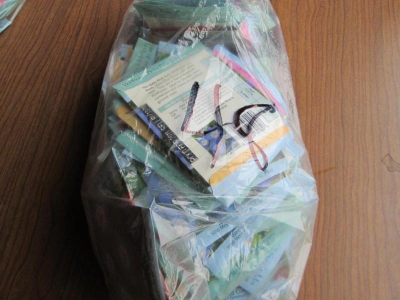 Lot of 100 garden seeds, assorted f...