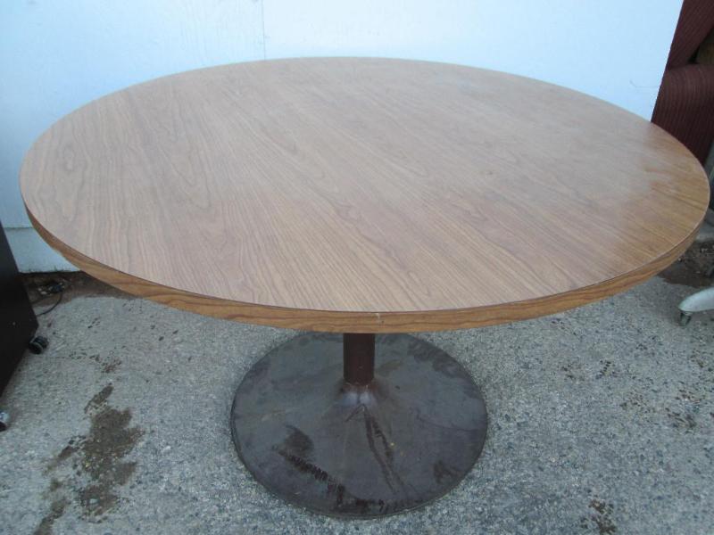 Round formica top table with very s...