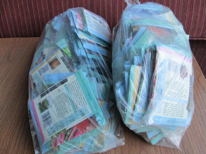 Lot of 200 garden seeds, assorted f...