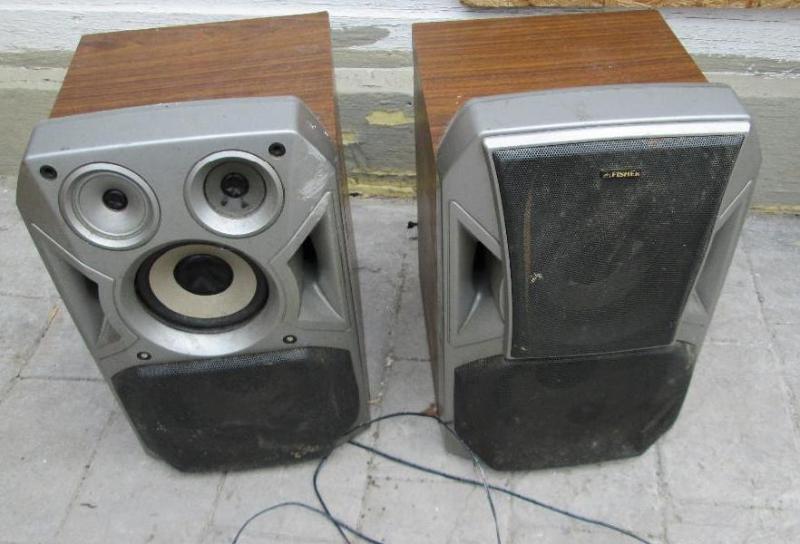 Pair of Fisher speakers, rattles li...