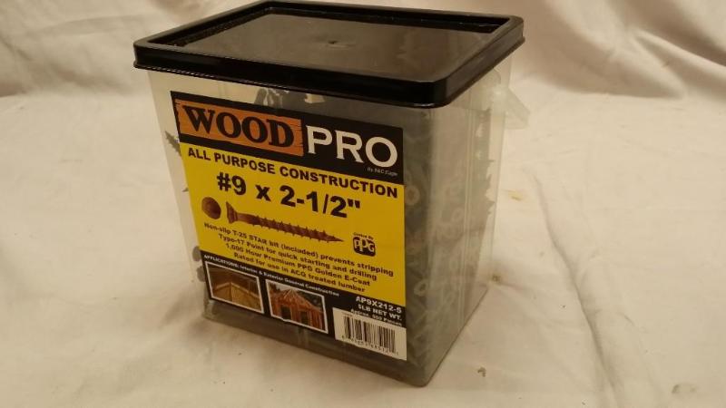 lot 18 image: 550 Wood Pro all purpose constructi...