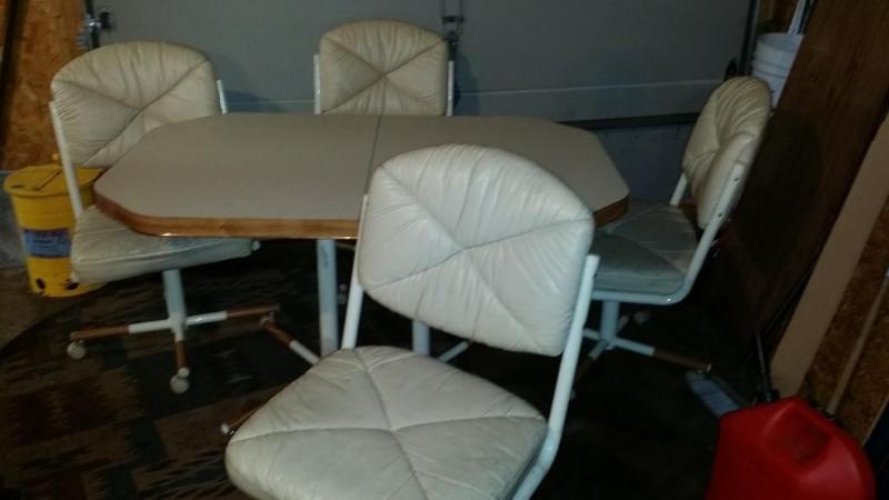 lot 18 image: Kitchen table and 4 chairs. Used co...