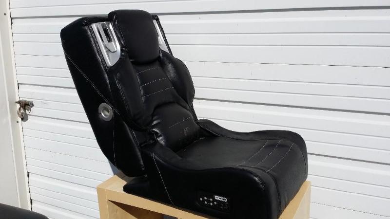 lot 3 image: Gamer Chair XP Series, missing powe...