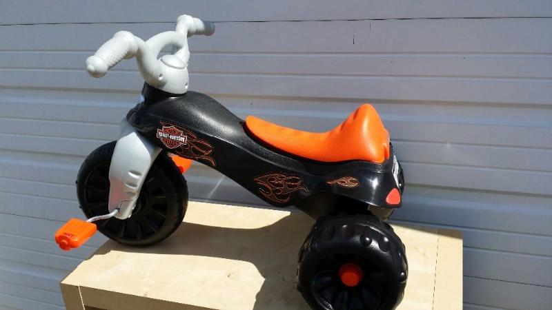 lot 4 image: Harley Davidson Kids Big Wheel. Gre...