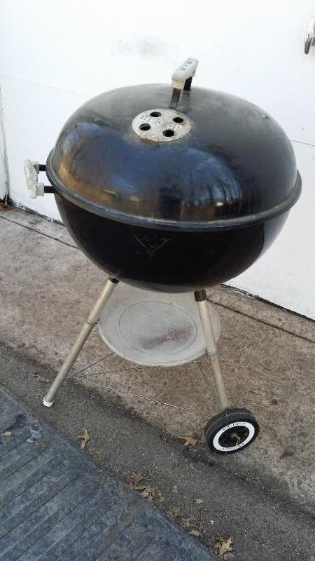 lot 9 image: Used Weber charcoal grill in great ...