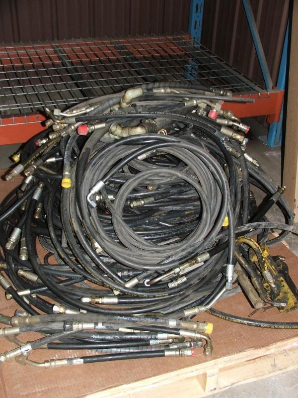 lot 38 image: A pallet lot of assorted hydraulic ...