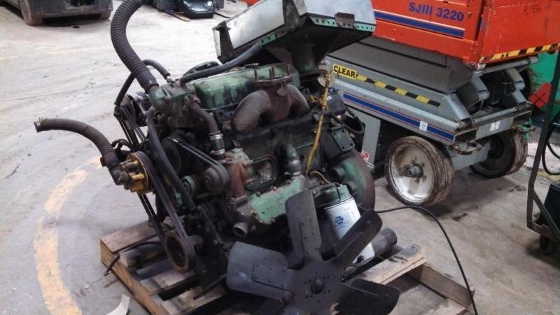 lot 40 image: A 6 cylinder Detroit diesel engine,...