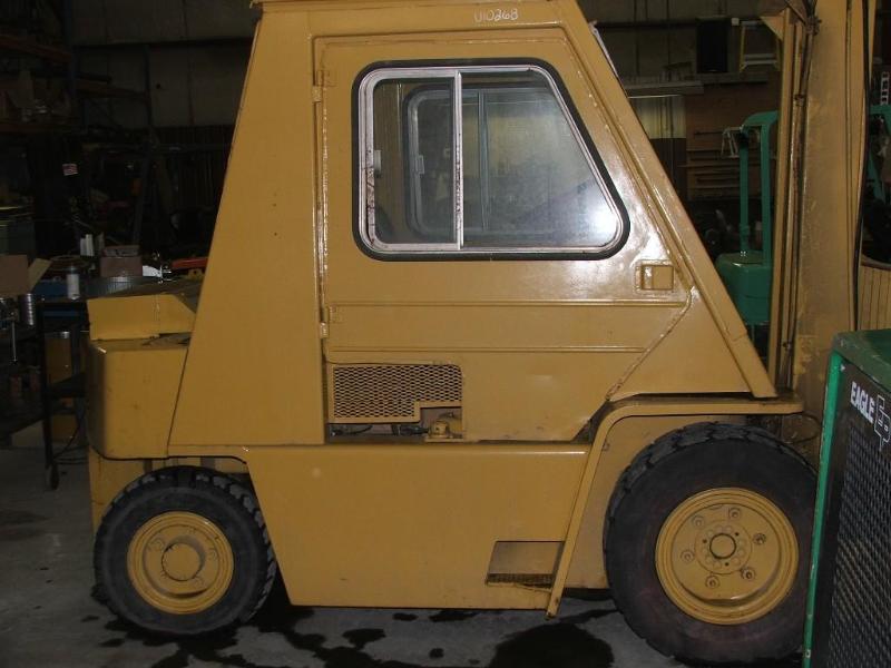 lot 6 image: CAT, V-80C, 8000 pound capacity for...